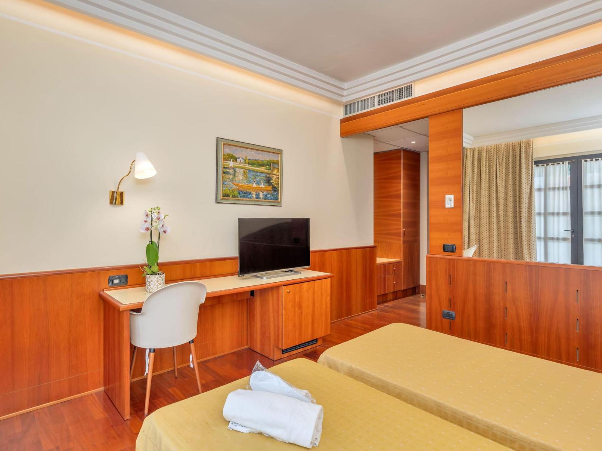 B&B Hotels Hotel Prestige Ornago Exterior photo